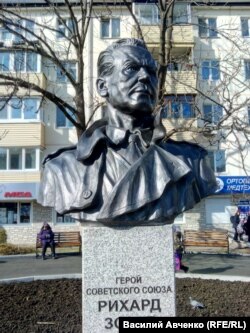 Памятник Рихарду Зорге. Город Владивосток, Россия, 2019 г.