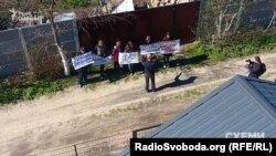 Мітинг під будинком голови «Центру протидії корупції» в Києві, 9 квітня 2017 року