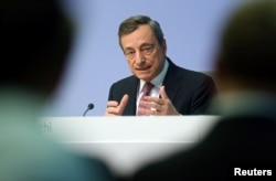 Mario Draghi este fost președinte al Băncii Centrale Europe. El este considerat personalitatea anului de către Politico.