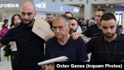 24 iunie 2025, Ionuț Costea este adus sub escortă la Aerportul Otopeni. 