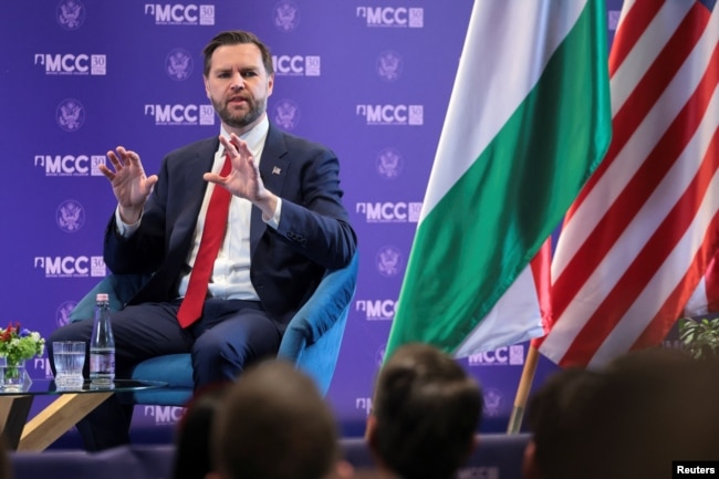 Віцепрезидент США Джей Ді Венс виступає з промовою в колегіумі Матіаса Корвінуса в Будапешті, Угорщина, 8 квітня 2026 року