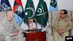 Pakistani Chairman Joint Chiefs of Staff Committee General Khalid Shameem Wynne (right) speaks with U.S. General James Mattis in Rawalpindi in April.