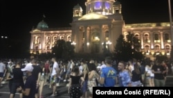 Studenti okupljeni ispred Skupštine Srbije, 3. jul 2020.