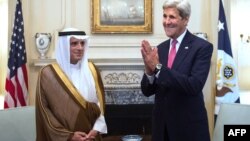 Министр иностранных дел Саудовской Аравии Адель аль-Джубейр (слева) и государственный секретарь США Джон Керри. Вашингтон, 2 сентября 2015 года.