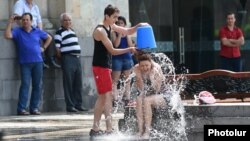 Վարդավառը՝ Երևանում, արխիվ