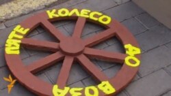 Студенти принесли свою «зброю» під офіс Партії регіонів