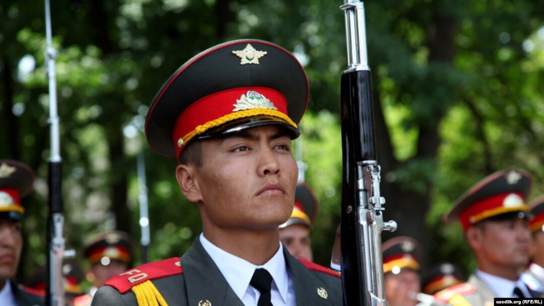 Oyoqli gozallik bilan rus pornosini tomosha qiling