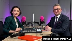 Adriana Nedelea a stat de vorbă cu Constantin Spînu, ex-consilier al ministrului Apărării și fost purtător de cuvânt al Ministerului Apărării, expert în comunicare strategică, despre cum acționează dezinformarea pe teme legate de apărarea României, securitate și armată.