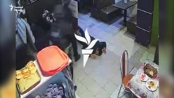 Orosz rendőrök bevándorlókat vertek össze egy moszkvai kávézóban 