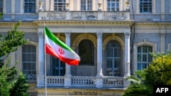 د تهران استازو د جولای پر ۲۵مه په استنبول کې د ایران په قونصلګرۍ کې له اروپايي استازو سره پر اټومي پروګرام خبرې کړې وې. 
