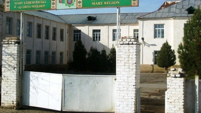 Okuwçylardan mekdep hajathanasyny täzelemek üçin pul ýygnalýar