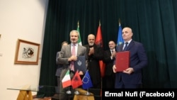 Ceremonia e nënshkrimit të marrëveshjes për prodhimin e anijeve luftarake. 