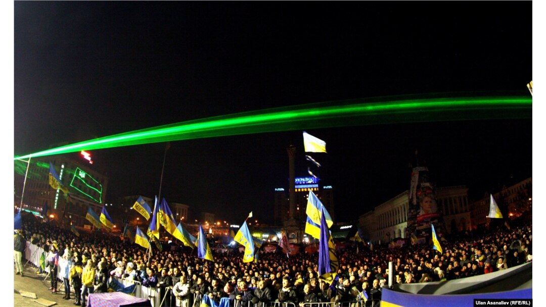 Евромайдандагы түнкү маанай 