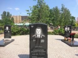 Памятник Денису Опарину