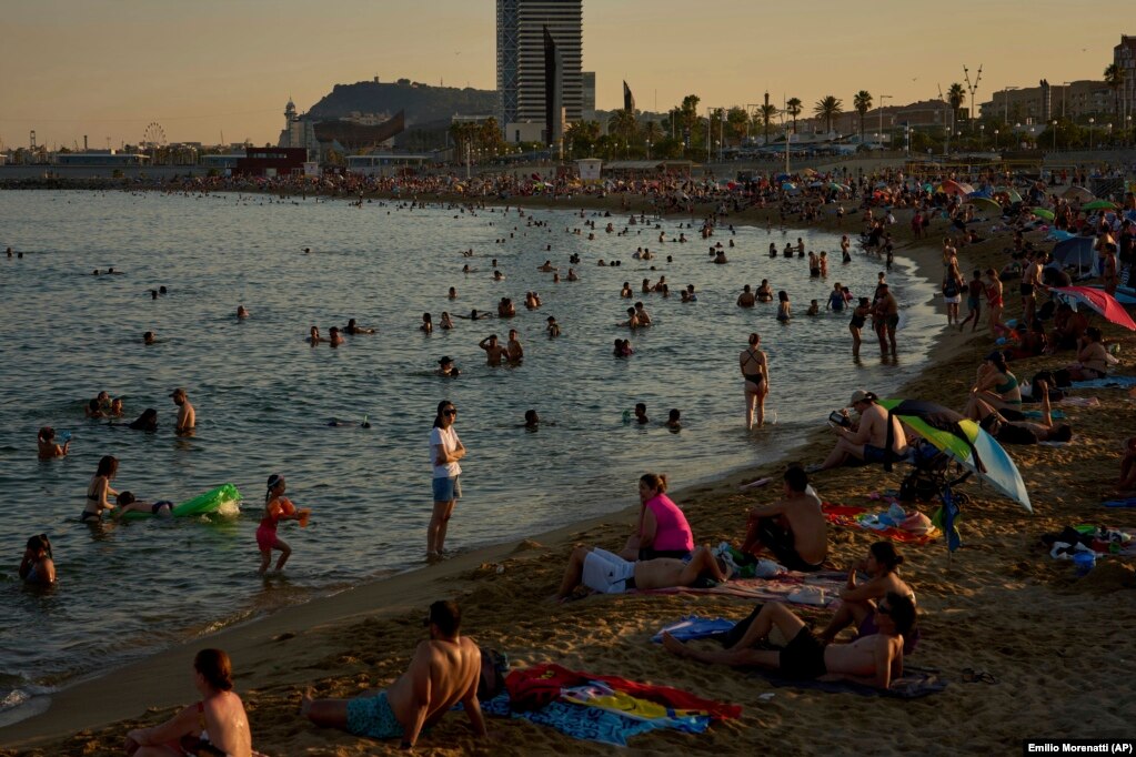 Pushues në një plazh të Barcelonës, më 29 qershor.