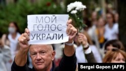 Протести в Білорусі тривають четвертий день. Влада жорстко розганяє демонстрантів