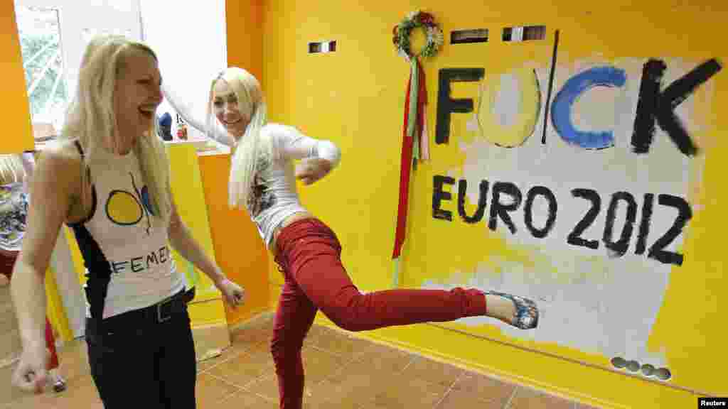 Ukraine -- Activists of women's rights group Femen Yana Zhdanova (L) and Inna Shevchenko joke in their office in Kyiv, 18May2012