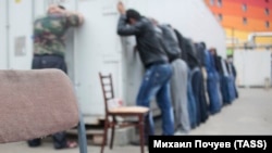 Мигранты в России. Иллюстративное фото. 