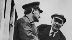 Лев Троцький (л) і Володимир Ленін (п), Москва, 1920 рік