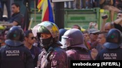 Грошы і фарба. Як паліцыя ахоўвала паліцыю ў Барсэлёне. ФОТА