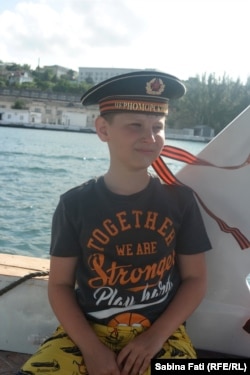 Ce le cumpăra părinții copiilor la mare: șapcă sovietică, cu inscripție Flota Mării Negre și steaua roșie cu secera și ciocanul