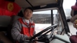 Бишкек собирает деньги на операцию мусорщику: ему осталось полгода жизни