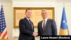 Fotografi nga takimi mes të dërguarit të dikurshëm të Shteteve të Bashkuara për dialogun Kosovë–Serbi, Richard Grenell, dhe presidentit të atëhershëm të Kosovës, Hashim Thaçi, në Prishtinë më 9 tetor 2019.