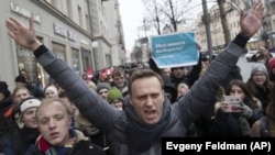 Russian opposition leader Aleksei Navalny (center) attends the rally in Moscow on January 28.