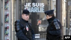 Полицейские в Париже после нападения на редакцию Charlie Hebdo, 11 января 2015 года