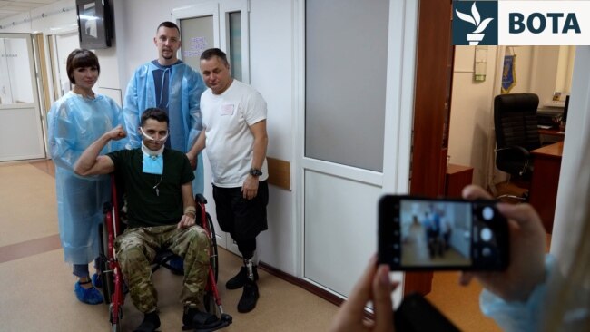 Rrëfimi i ushtarit ukrainas për ikjen këmbadoras nga robërimi rus Rrëfimi i ushtarit ukrainas për ikjen këmbadoras nga robërimi rus
