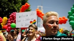Pamje prej një marshi për të drejtat e komunitetit LGBTIQ+ në Prishtinë. Fotografi nga arkivi.