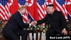 Дональд Трамп і Кім Чен Ин перед початком саміту в Ханої, 27 лютого 2019 року