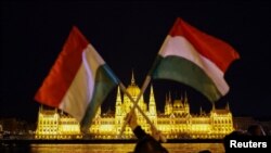 «Закон про освіту нацменшин перебуває на розгляді Верховної Ради. Це результат двосторонньої домовленості, якої ми досягли під час переговорів з українською стороною у травні та червні» - заявила представниця Угорщини 