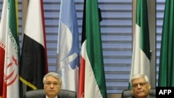 شکیب خلیل، رییس دوره ای سازمان اوپک(چپ) و عبدالله البدری، دبیر کل اوپک.(عکس: AFP)
