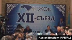 На съезде политической партии «Ак жол». Астана, 12 марта 2015 года.