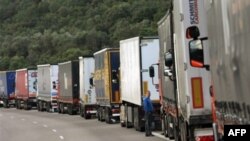 Španjolski vozači kamiona su 9. lipnja blokirali granicu, tražeći pomoć vlade zbog enormnog rasta cijena goriva.