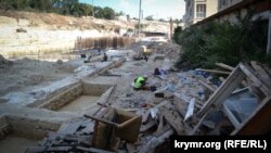 Строительные работы на территории бывшего 54-го механического завода, где уничтожены ценные археологические артефакты. Июль 2019 года