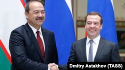 Премьер-министры Узбекистана и России Абдулла Арипов и Дмитрий Медведев. Москва, 28 марта 2017 года.