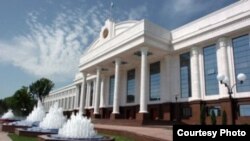 Здание парламента Узбекистана