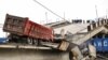 Амурская область. На месте частичного обрушения автомобильного моста на железнодорожные пути Транссибирской магистрали в городе Свободный. 9 октября 2018