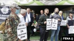  Okupljeni na protestu poručili da traže pravdu i oslobađanje uhapšenih građana Bosne i Hercegovine koji se nalaze u beogradskim zatvorima