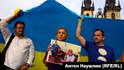Акция в поддержку зампредседателя Меджлиса крымскотатарского народа Ильми Умерова в Праге, 3 сентября 2016 года