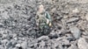 Воронка від російського снаряда. 