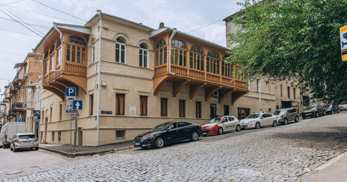 თბილისში, ალექსანდრე ჭავჭავაძის ქუჩაზე, ქვაფენილი ასფალტით ჩანაცვლდება