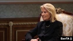 Провідна журналістка телеканалу Newsmax Ґрета ван Састерен під час інтерв’ю з Олександром Лукашенком у Мінську, грудень 2025 року