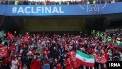 Жени во Иран присуствуваат на финалето на Азиската лига на шампиони. 