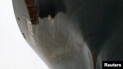 Kонтейнеровоз Ever Given, один из крупнейших контейнеровозов в мире, после того, как он сел на мель, в Суэцком канале, Египет, 25 марта 2021 года.
