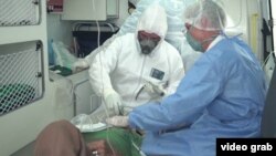 Medici acordând ajutor în Brazilia, țara cea mai afectată de coronavirus din America Latină