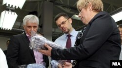 Вицепремиерот и министер за финансии Зоран Ставрески во посета на конфекциско перење и сушење во Стојаково.