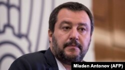 Zëvendëskryeministri i Italisë, Matteo Salvini, nga partia Liga e krahut të djathtë.